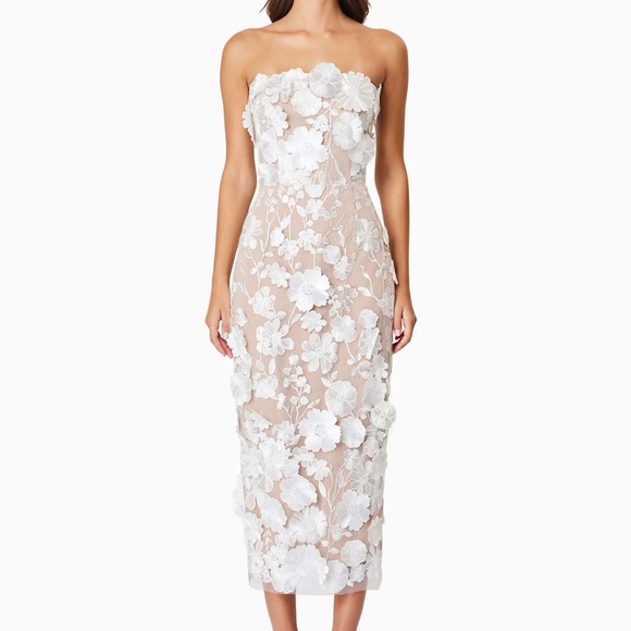 Elliatt Dresses & Skirts - Elliatt White Floral Appliqué Strapless Midi Dress